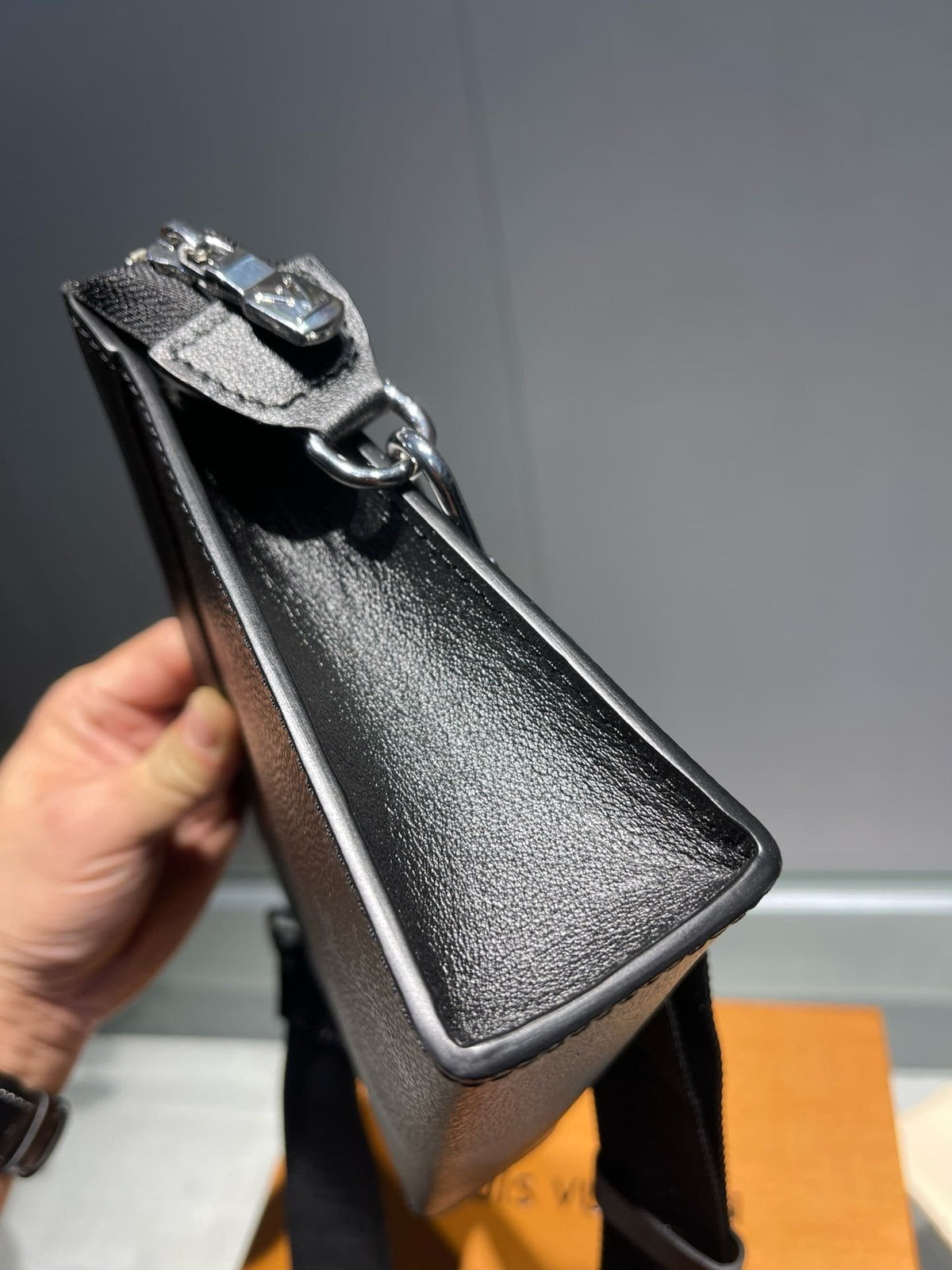 Louis Vuitton M81124 Gaston Wearable Punge