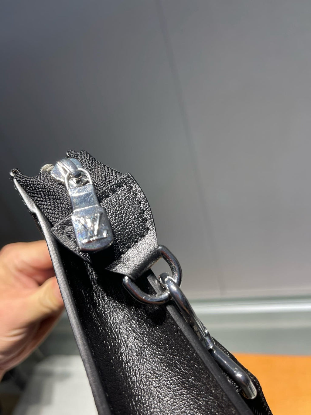 Louis Vuitton M81124 Gaston Wearable Punge
