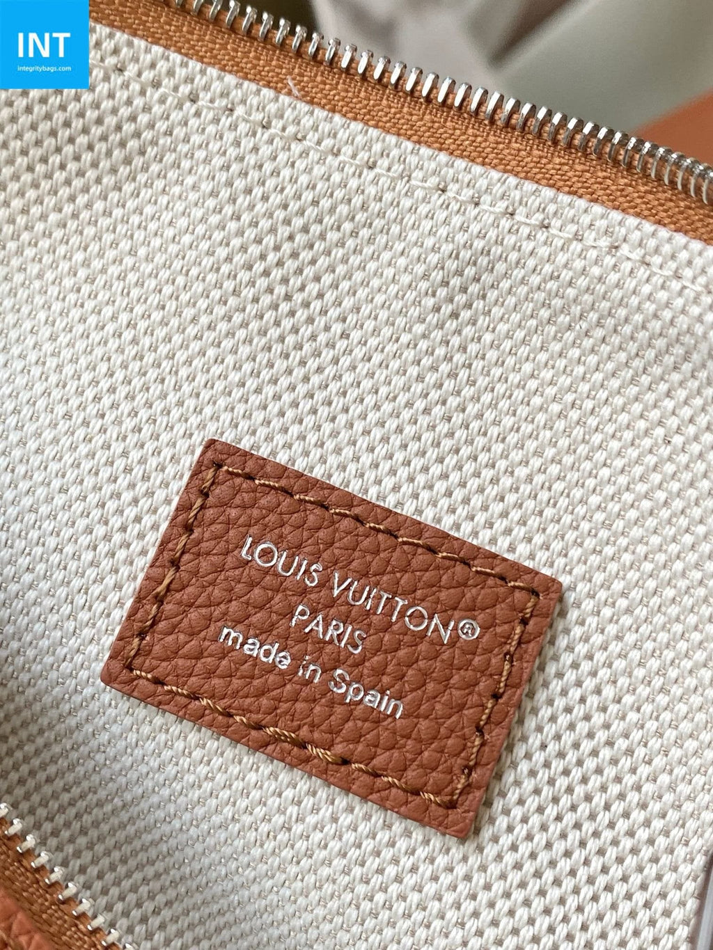 Louis Vuitton M26745 Verso Hobo