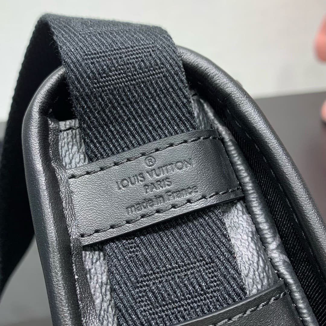 Louis Vuitton M12599 Bosphore Wearable Punge