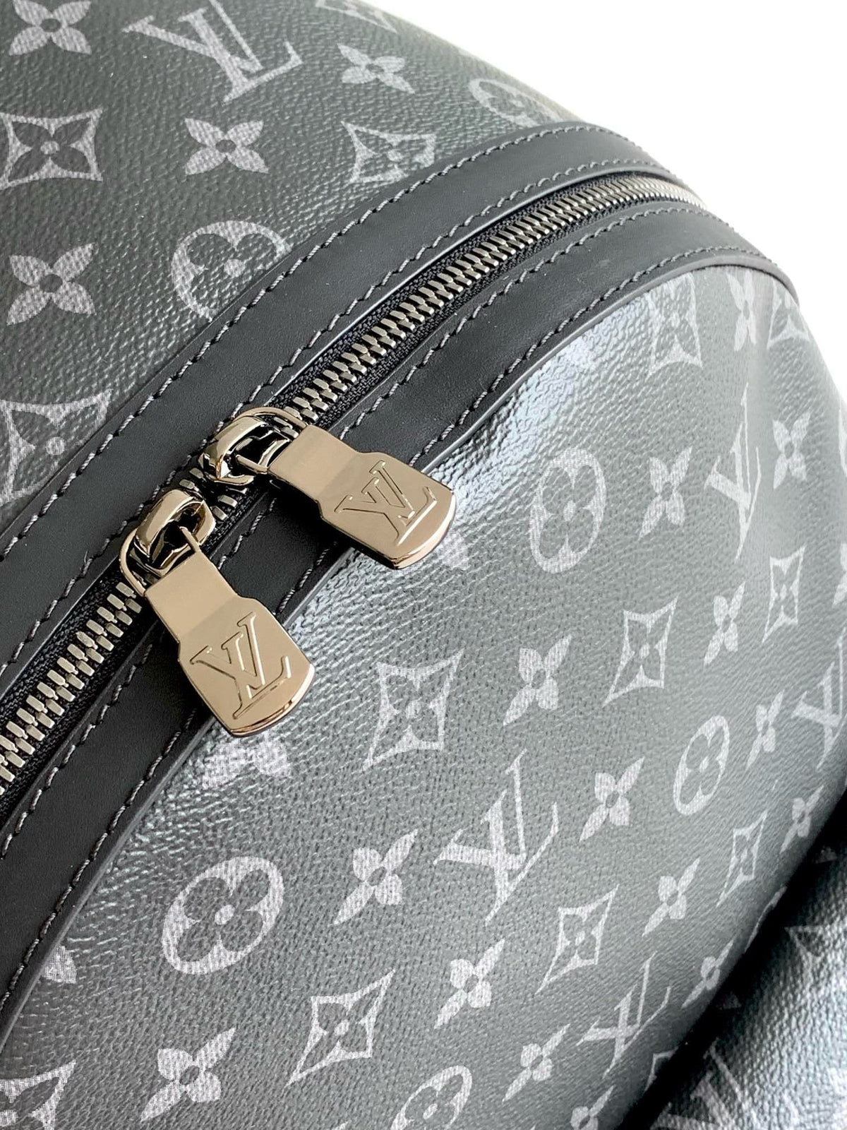Louis Vuitton M22558 Discovery Backpack PM