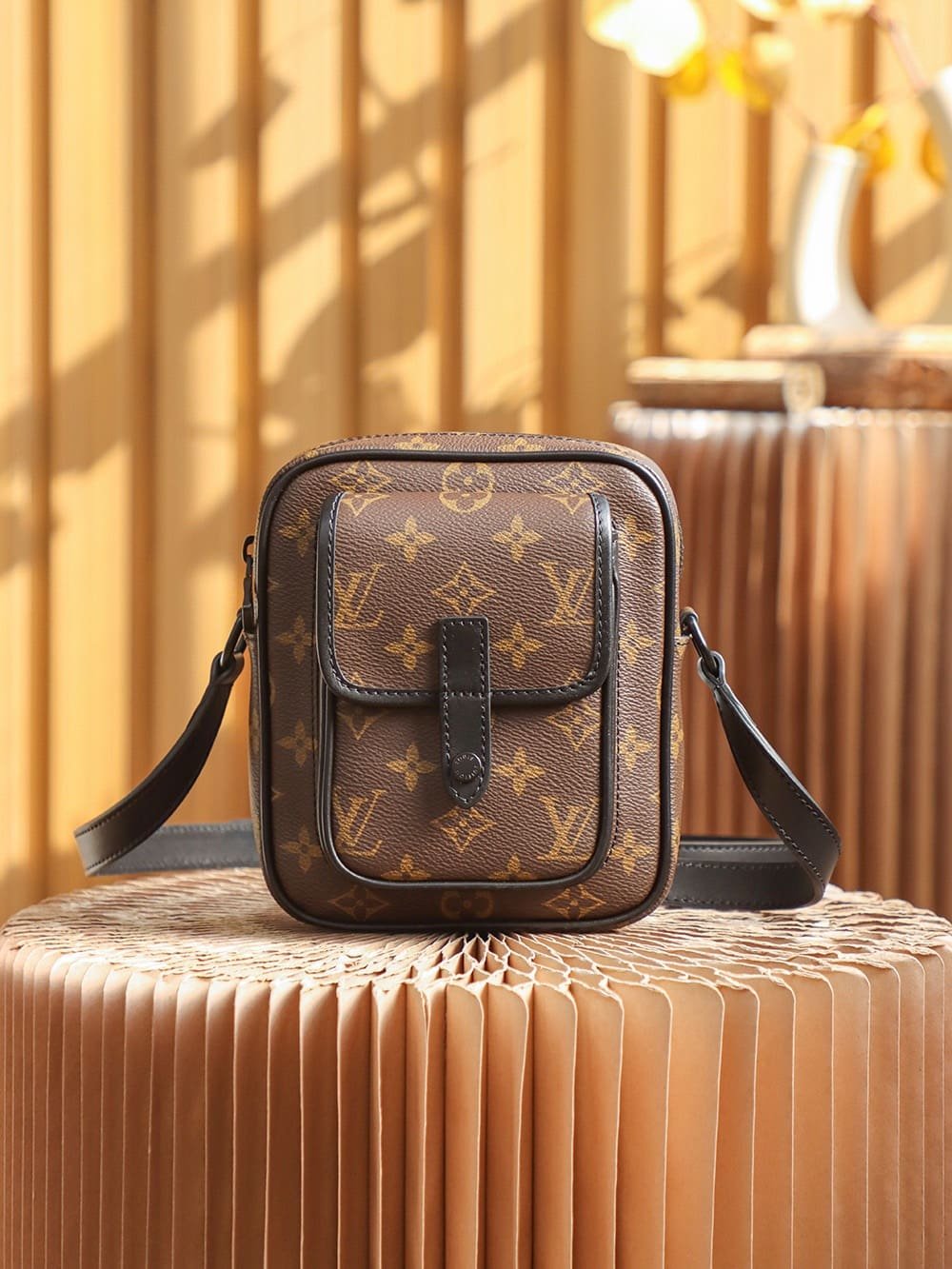 Louis Vuitton M69404 Christopher Wearable Punge