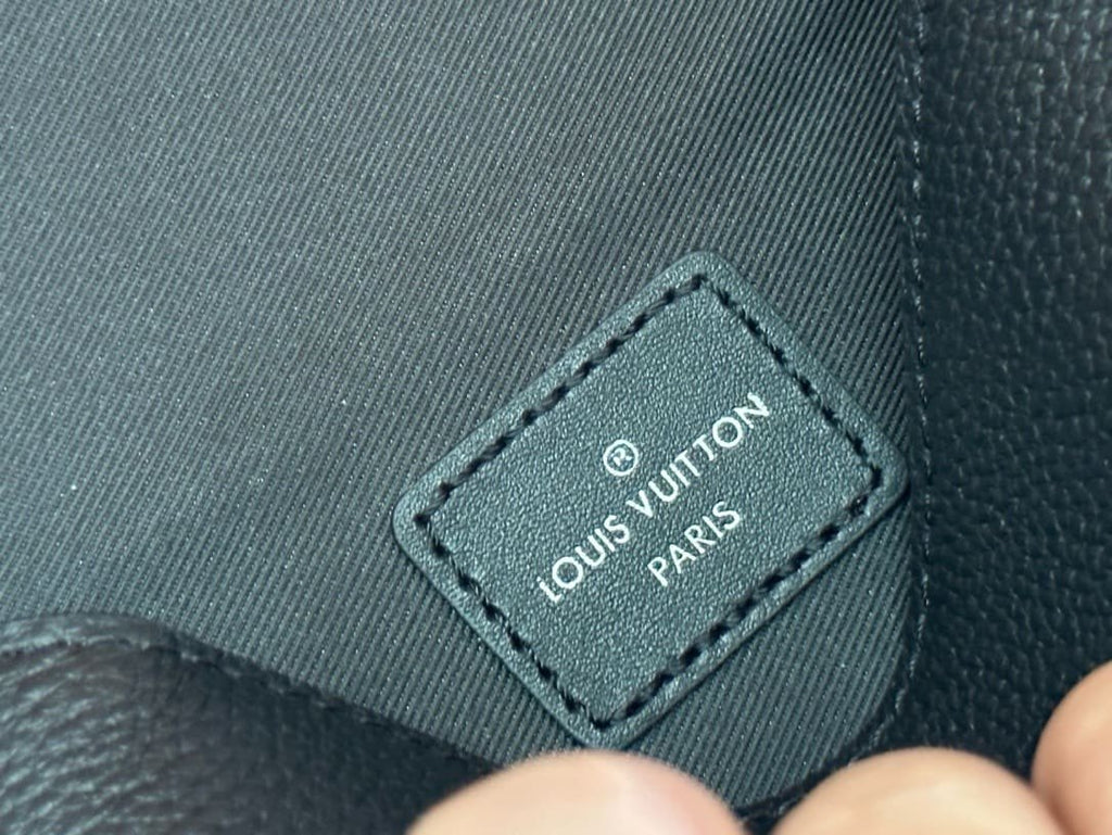 Louis Vuitton M82085 Fastline Wearable Punge