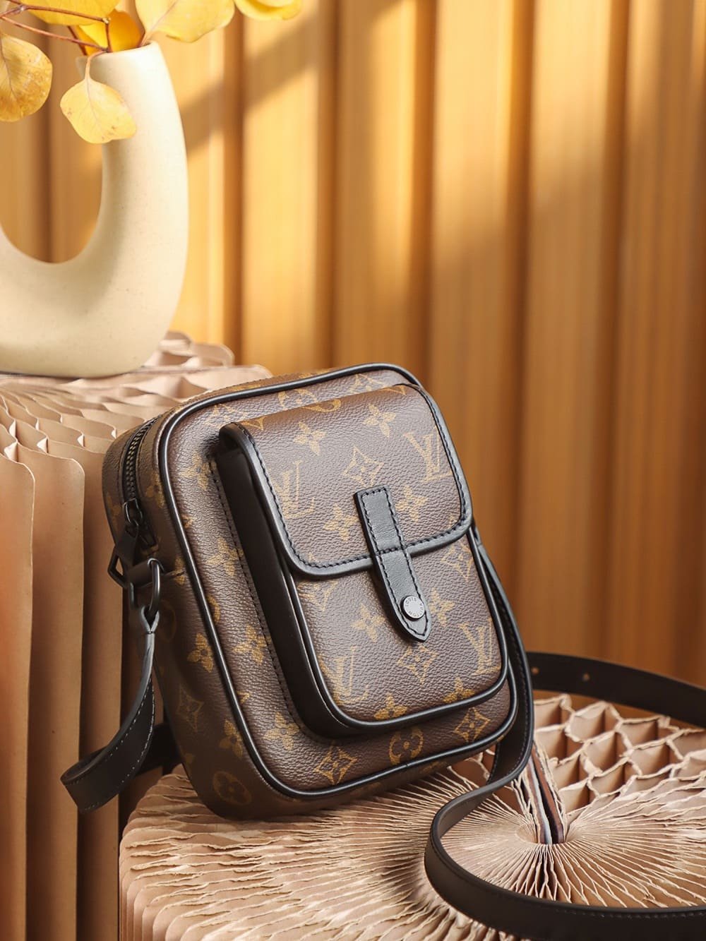Louis Vuitton M69404 Christopher Wearable Punge
