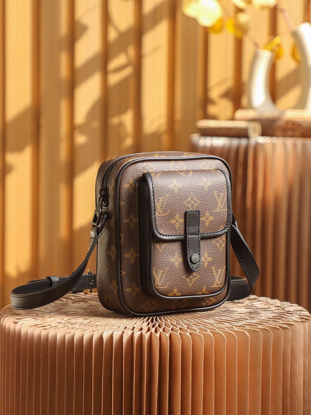 Louis Vuitton M69404 Christopher Wearable Punge