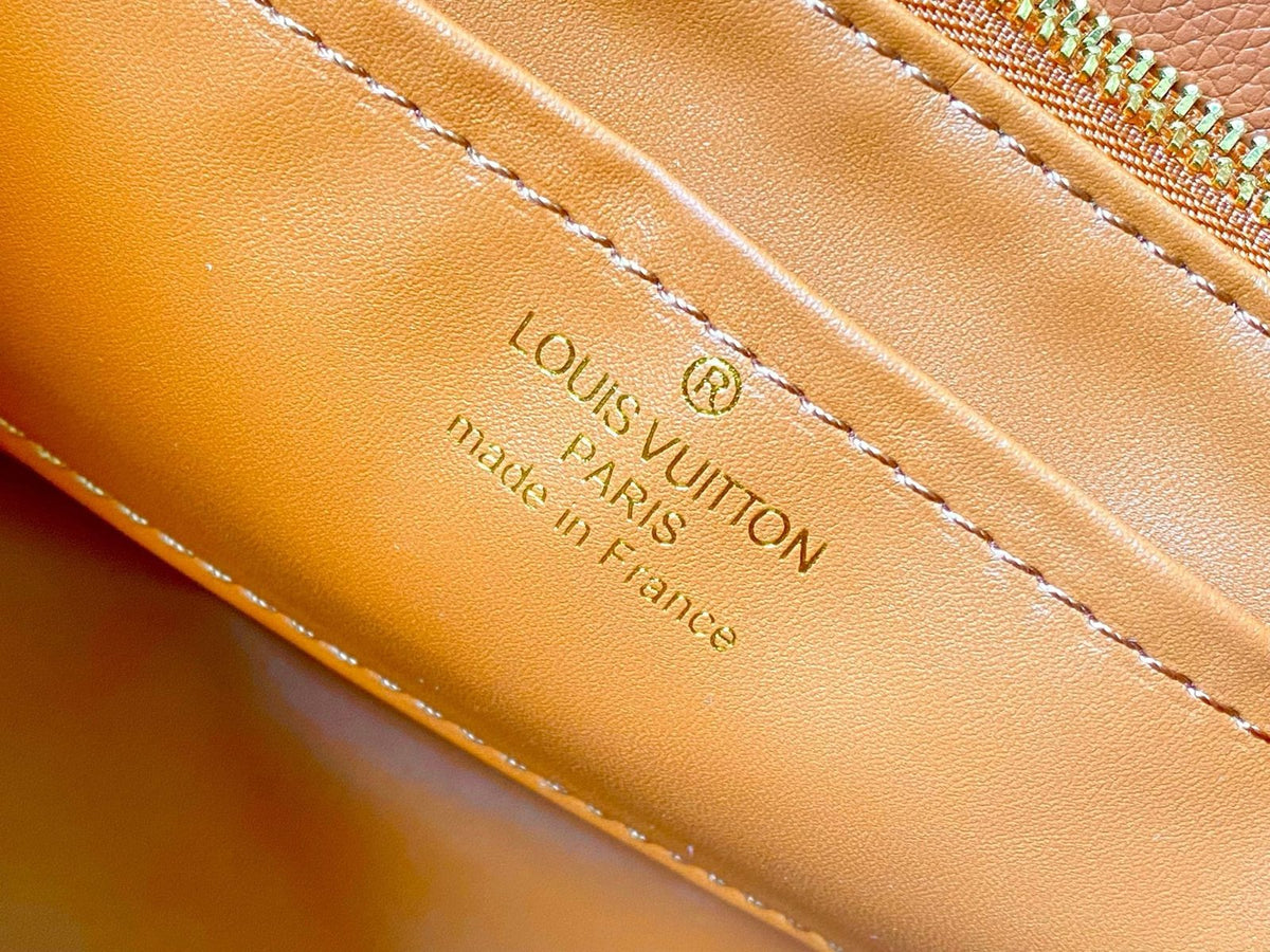 Louis Vuitton M24620 Large CAPUCINES SOUPLE BAG
