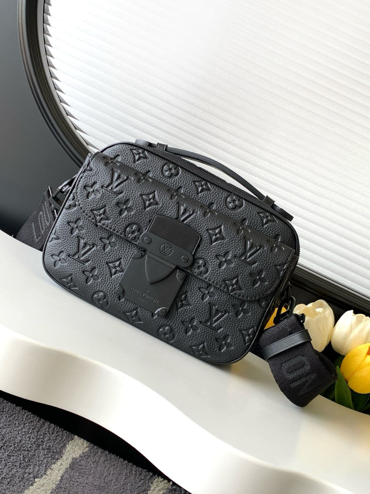 Louis Vuitton M58489 S Lock Messenger
