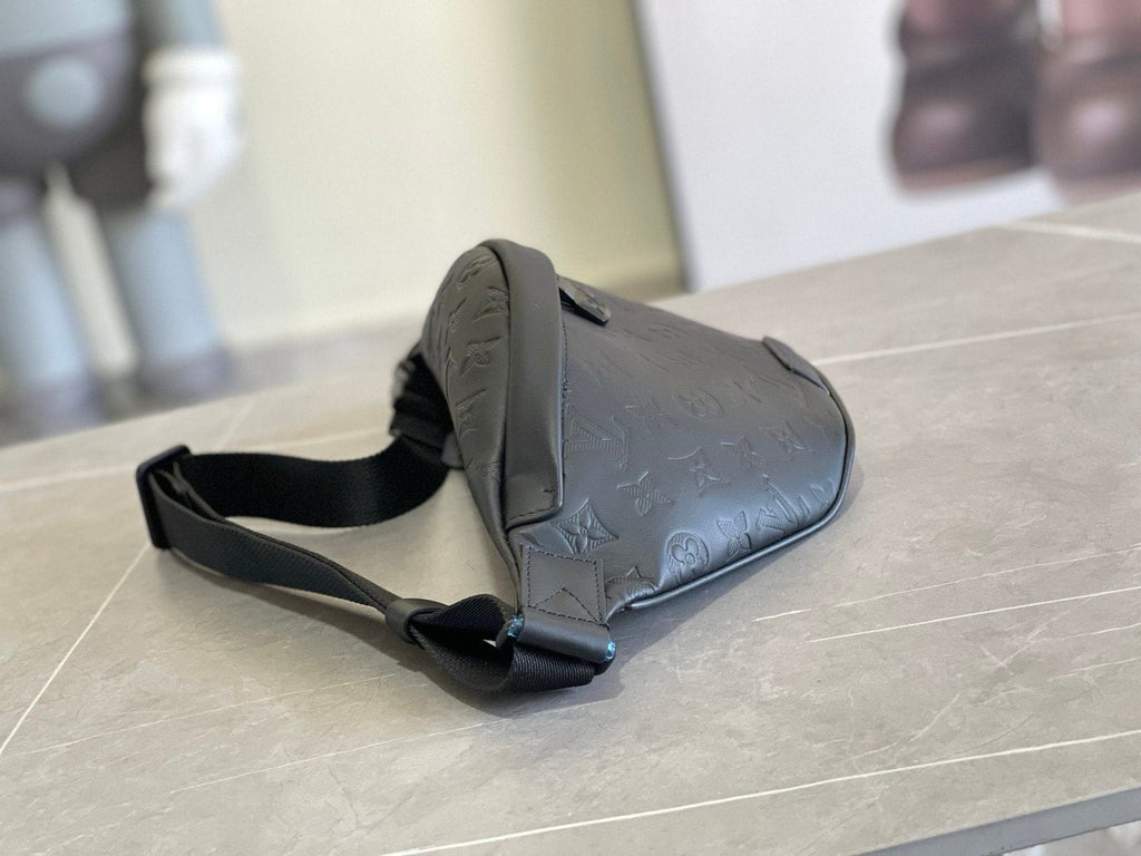 Louis Vuitton M46036 Discovery Bumbag PM