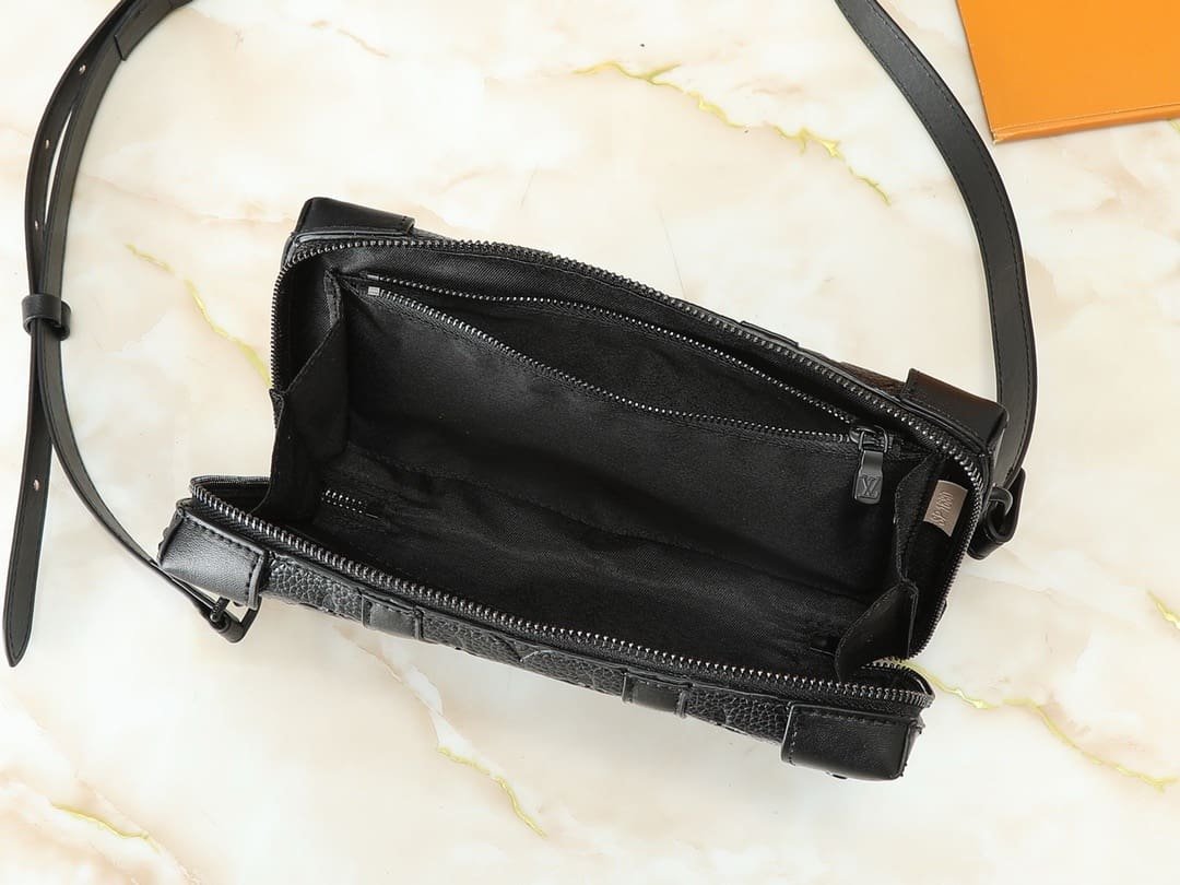 Louis Vuitton M80224 Soft Trunk Punge