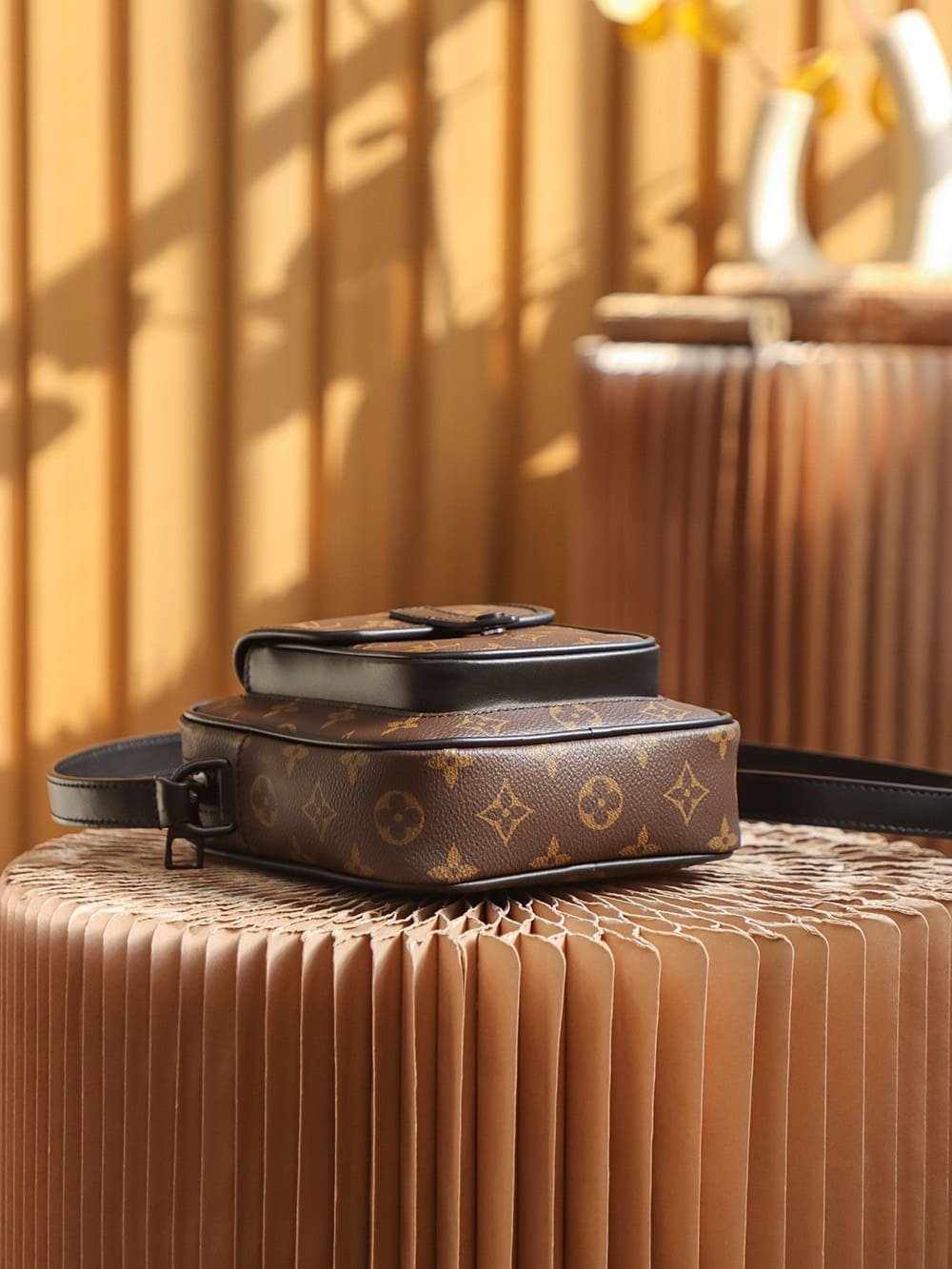 Louis Vuitton M69404 Christopher Wearable Punge