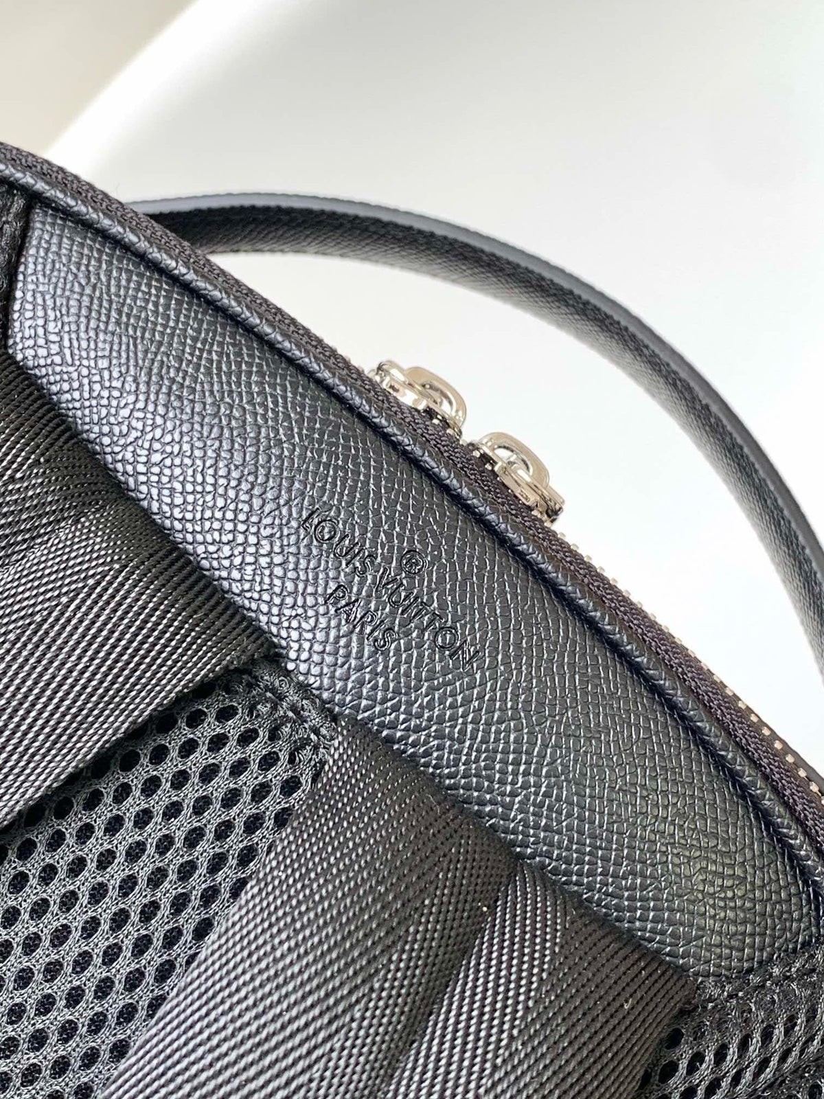 Louis Vuitton M30977 AVENUE Backpack