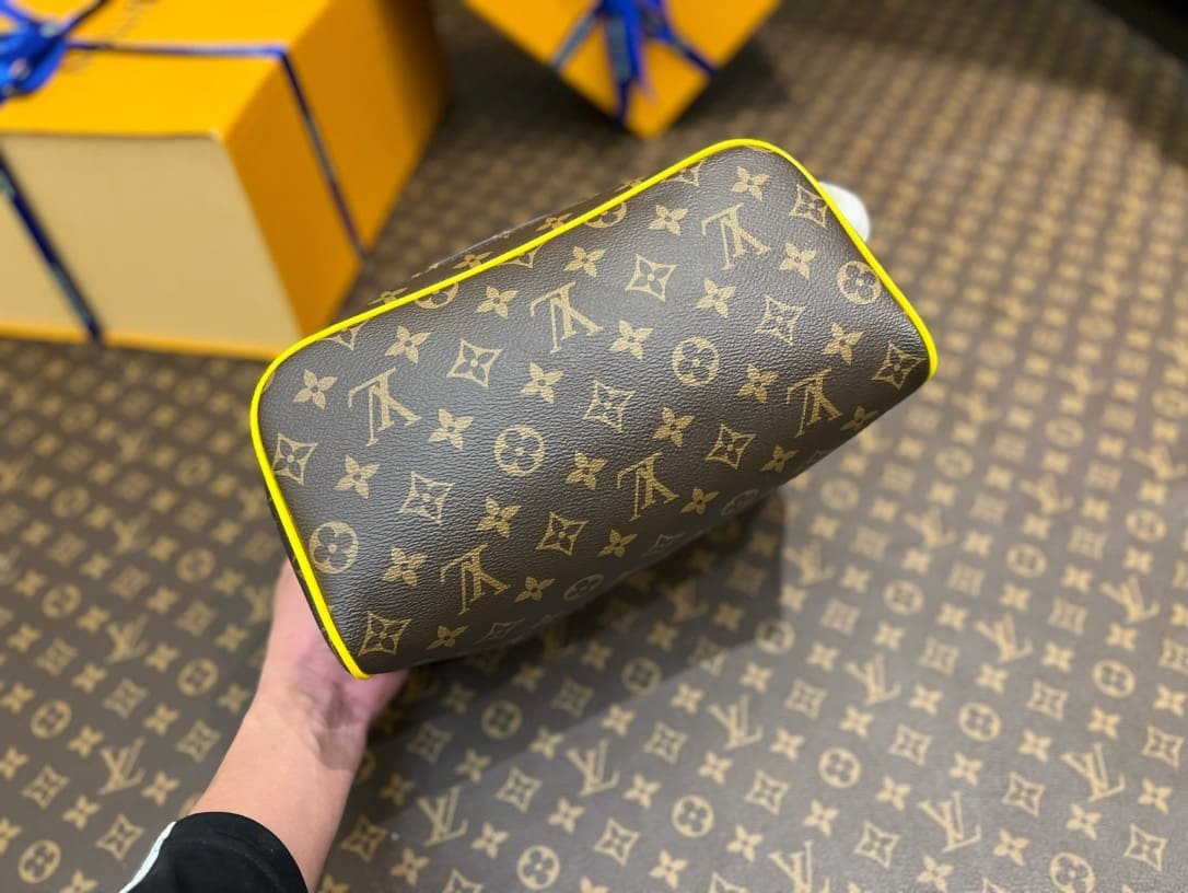 Louis Vuitton M46764 DOPP KIT toiletry bag