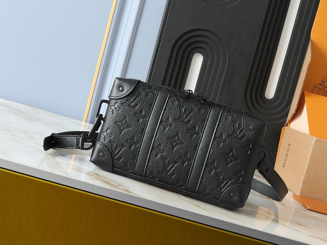 Louis Vuitton M80224 Soft Trunk Punge