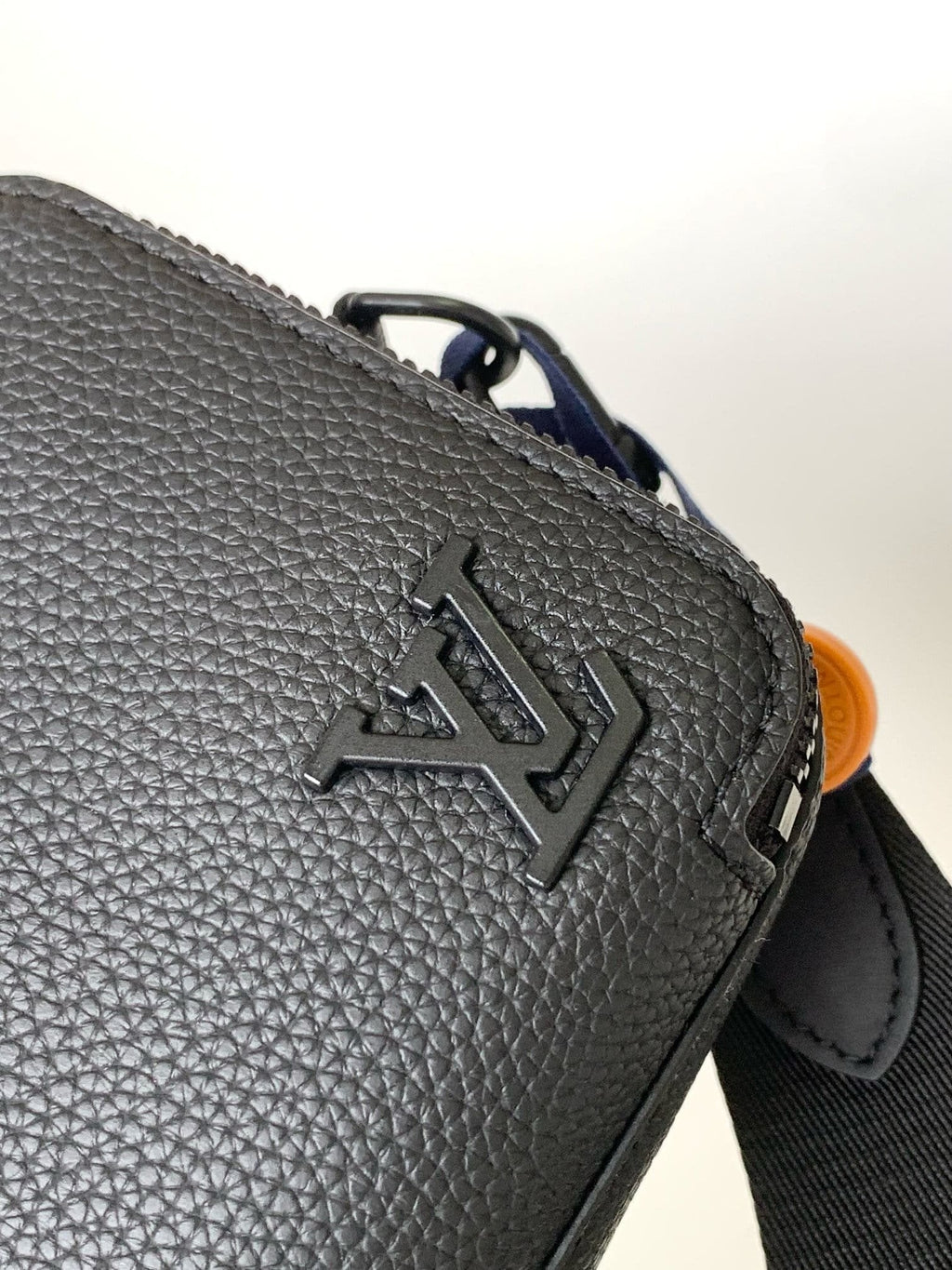 Louis Vuitton M59161 Alpha Wearable Punge