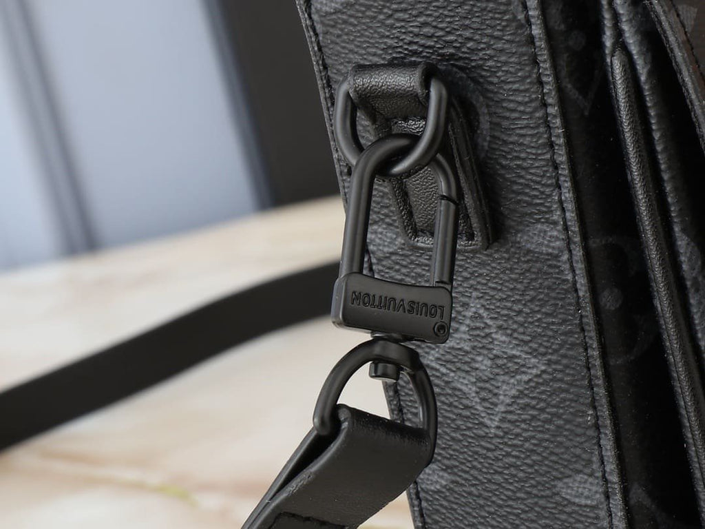 Louis Vuitton M82252 S-Lock Vertical Wearable Punge