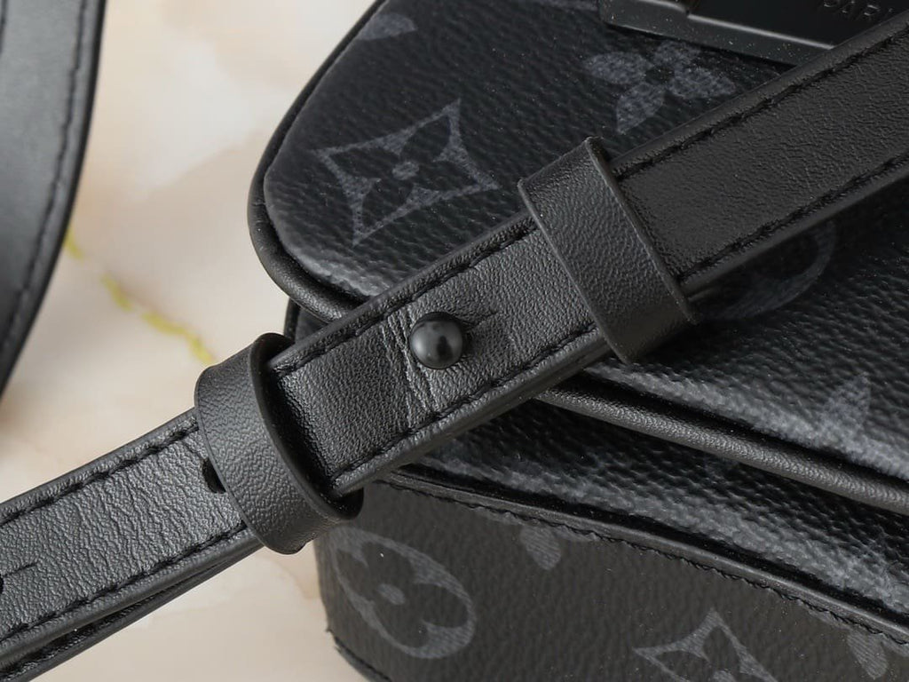 Louis Vuitton M82252 S-Lock Vertical Wearable Punge