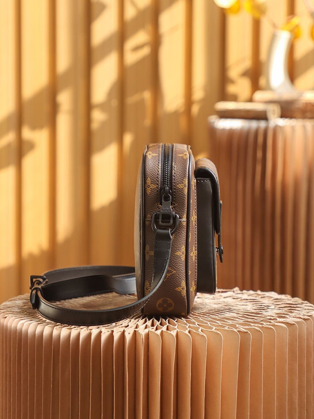 Louis Vuitton M69404 Christopher Wearable Punge