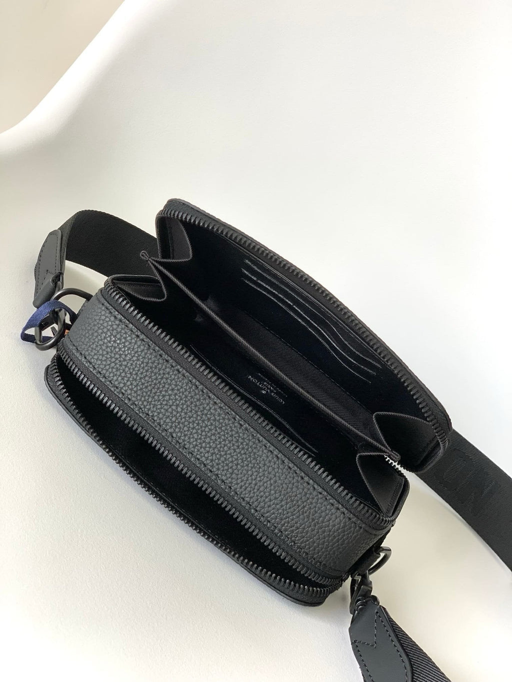 Louis Vuitton M59161 Alpha Wearable Punge