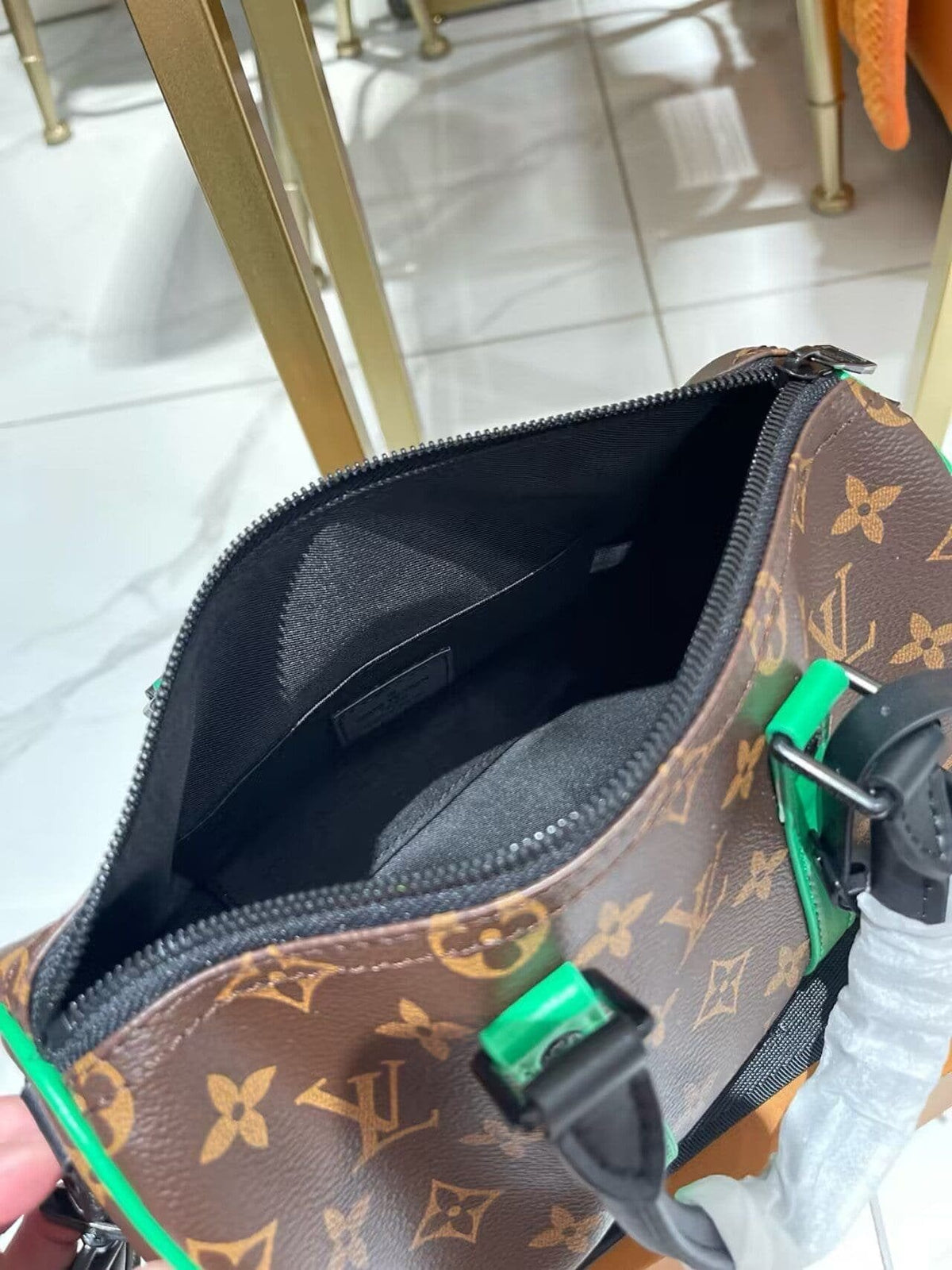 Louis Vuitton Keepall Bandouliere 25