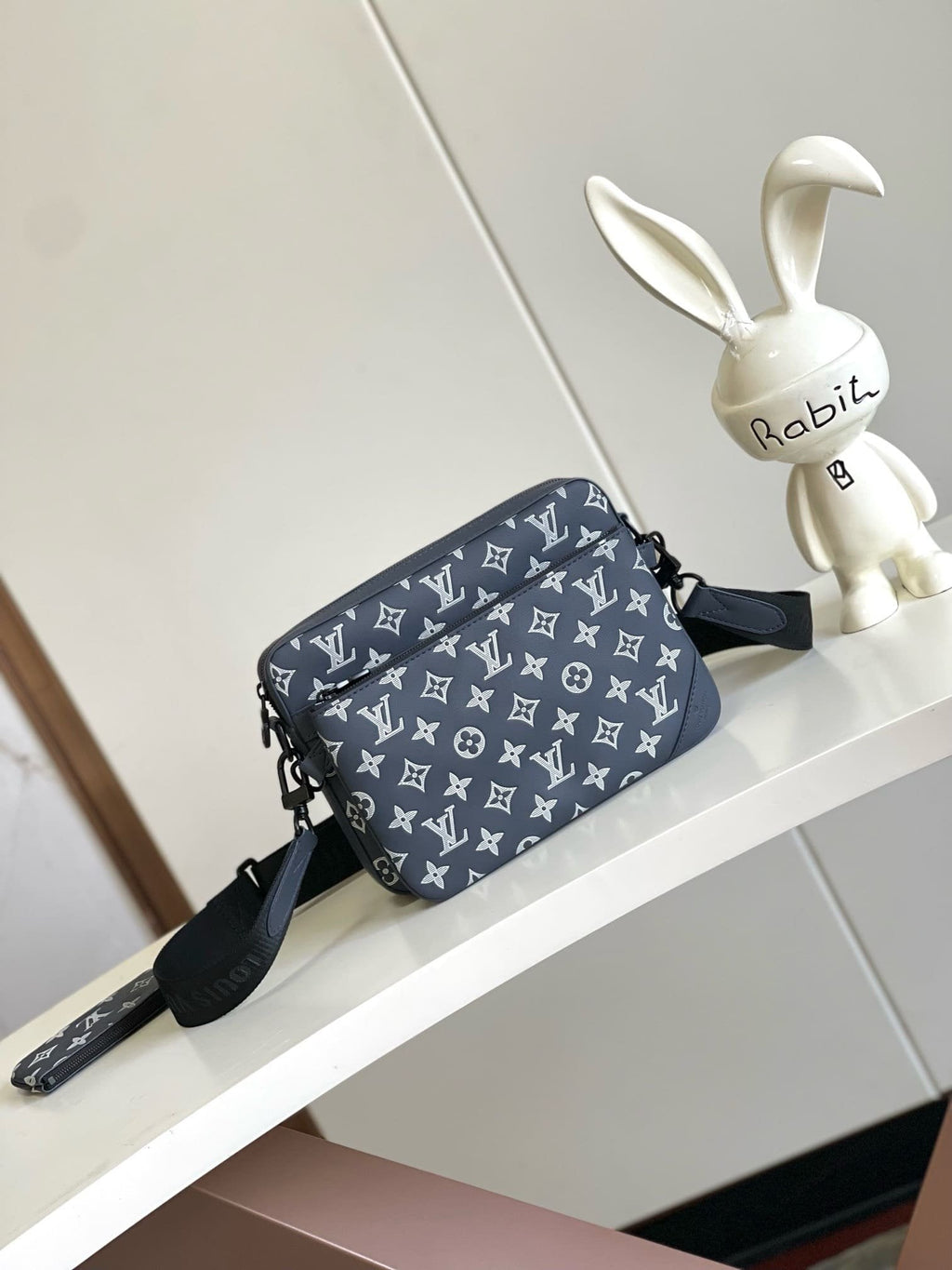 Louis Vuitton M24753 Trio Messenger