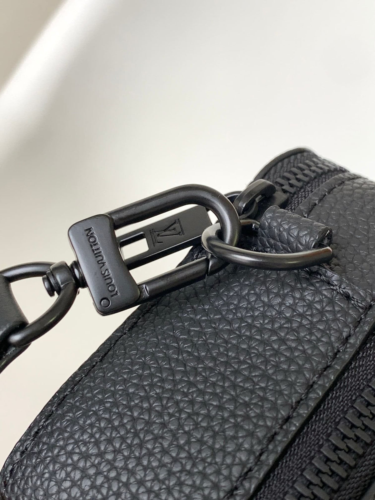 Louis Vuitton M59161 Alpha Wearable Punge