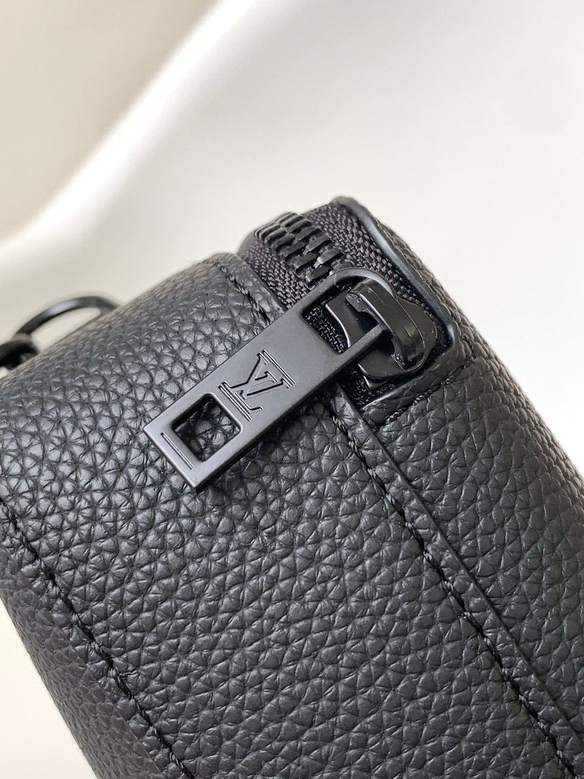 Louis Vuitton M59161 Alpha Wearable Punge