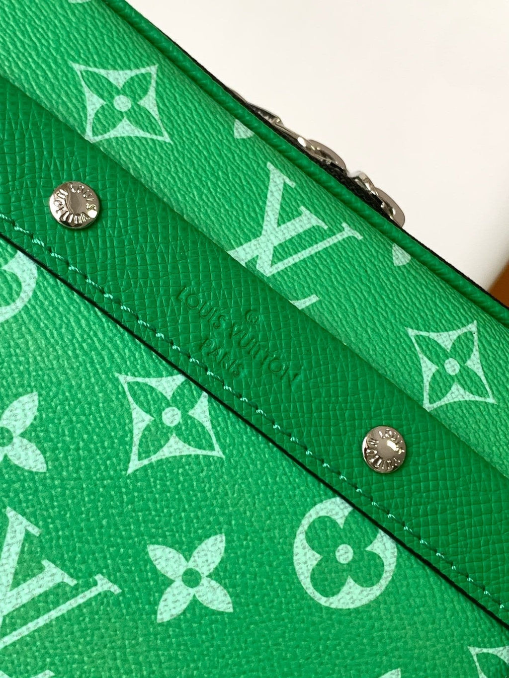 Louis Vuitton M31014 Alpha Messenger