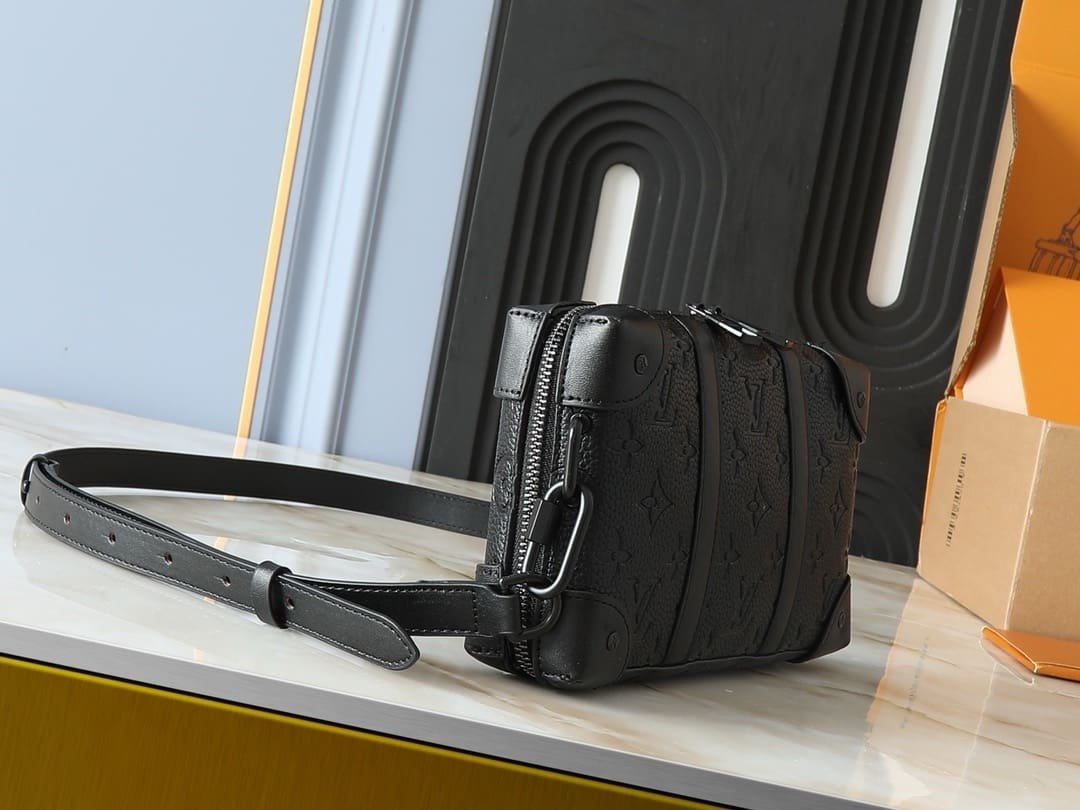 Louis Vuitton M80224 Soft Trunk Punge